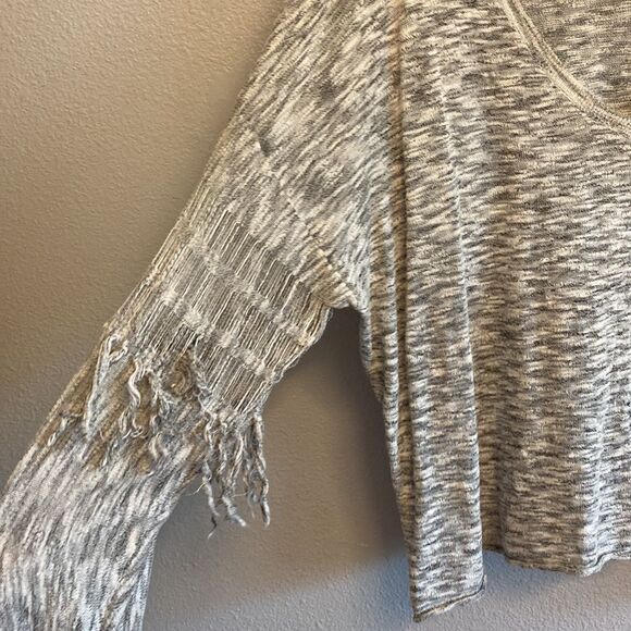 WILDFOX- heathered grey oversized cropped fringe sweater- size large - Picture 8 of 13
